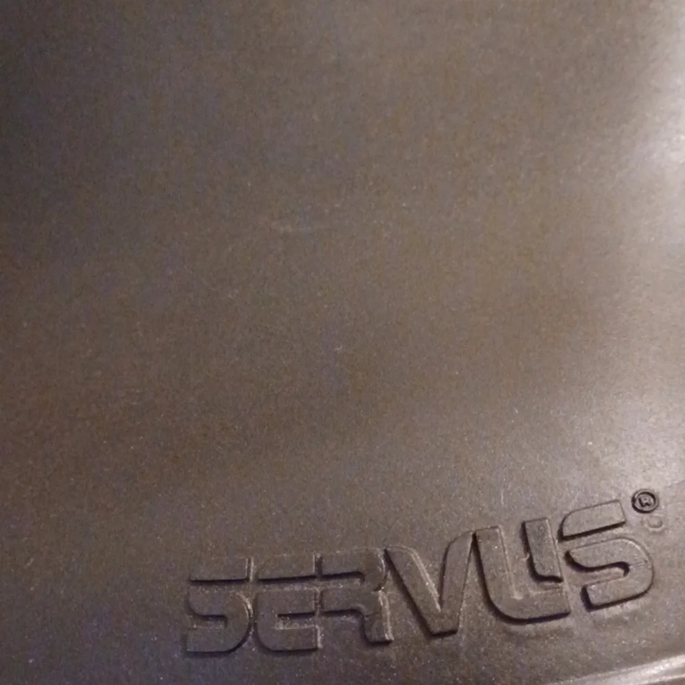 Servus stylish black